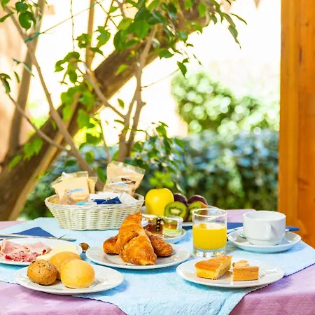 佩韦罗皮科洛酒店 切尔沃港