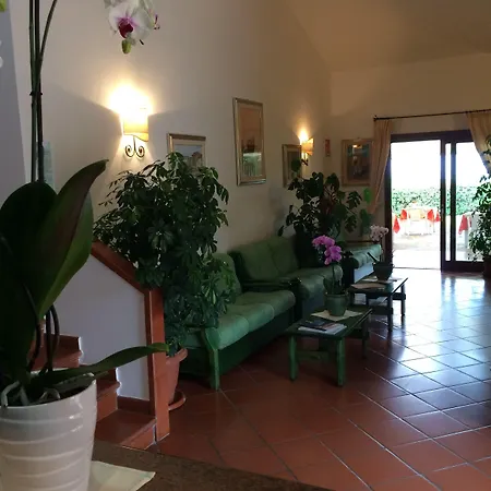 佩韦罗皮科洛酒店 切尔沃港