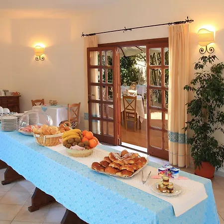 佩韦罗皮科洛酒店