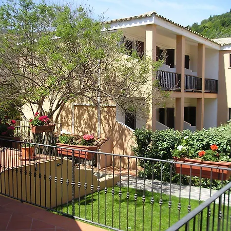 佩韦罗皮科洛酒店 3* 切尔沃港