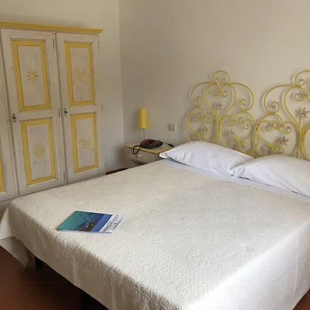 佩韦罗皮科洛酒店